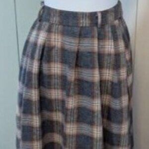 Dazy plaid maxi skirt with elastic waist, size Medium.